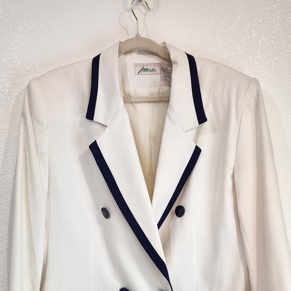VINTAGE Attitudes White & Navy Blue Old Money Classic Double Breasted Blazer - Picture 2 of 9